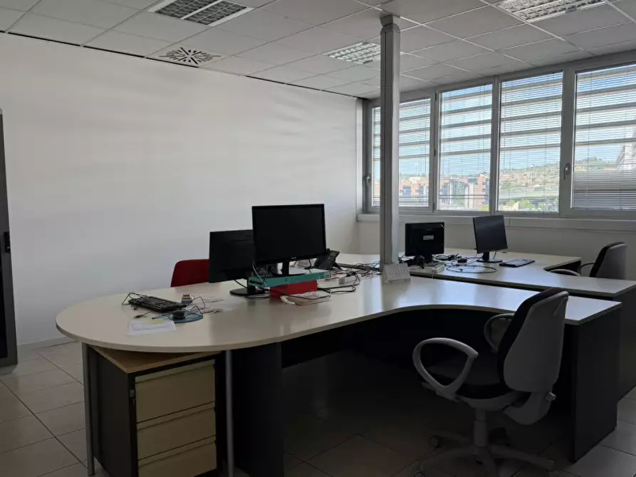 Immagine 8 di Ufficio in affitto  in Via Totti a Ancona