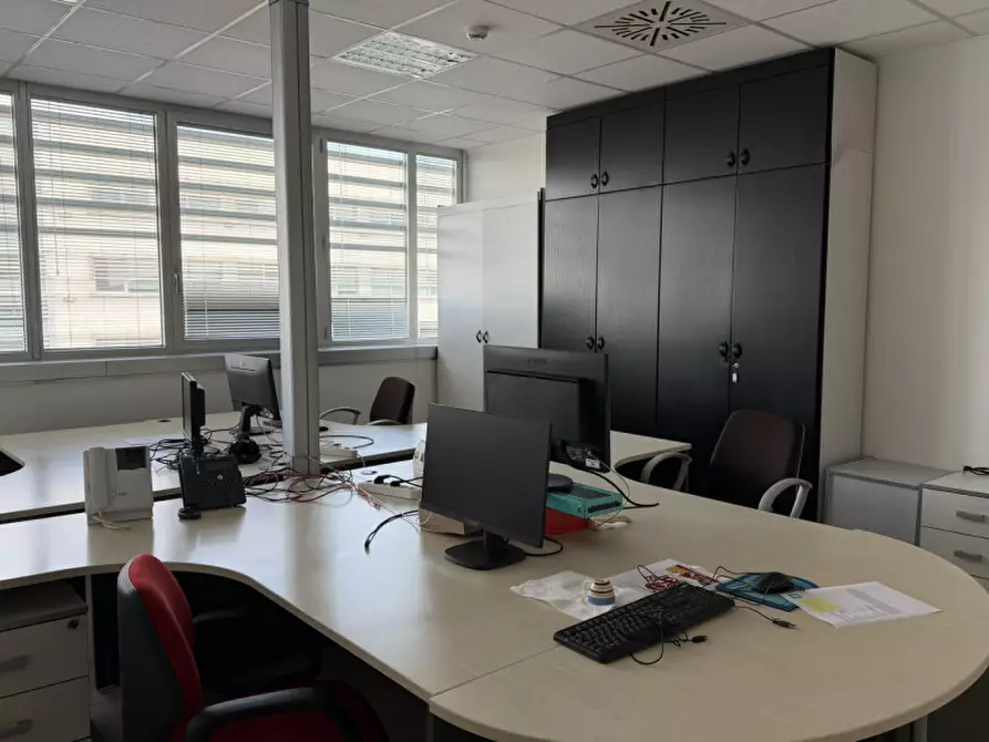 Immagine 10 di Ufficio in affitto  in Via Totti a Ancona