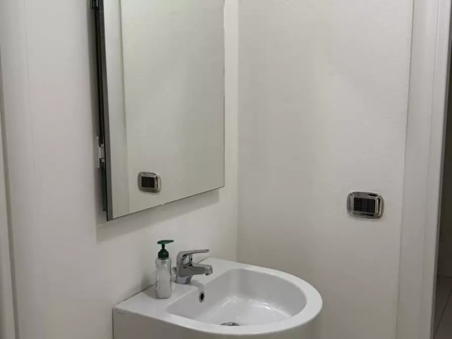 Immagine 12 di Ufficio in affitto  in Via Totti a Ancona