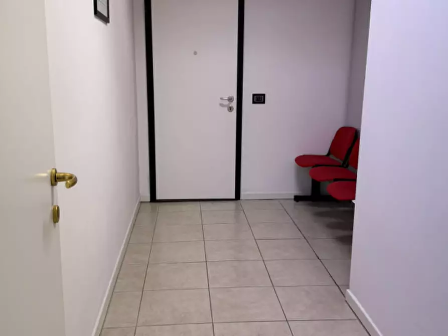Immagine 14 di Ufficio in affitto  in Via Totti a Ancona