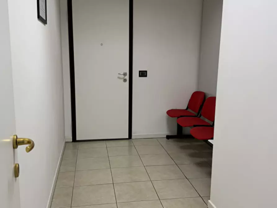 Immagine 15 di Ufficio in affitto  in Via Totti a Ancona