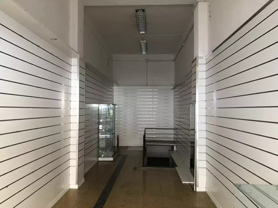 Immagine 2 di Negozio in affitto  in Corso Mazzini a Ancona