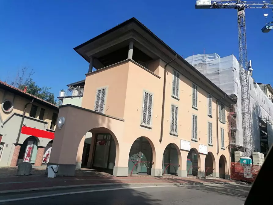 Immagine 1 di Negozio in vendita  in Via Cesare Battisti a Chiari