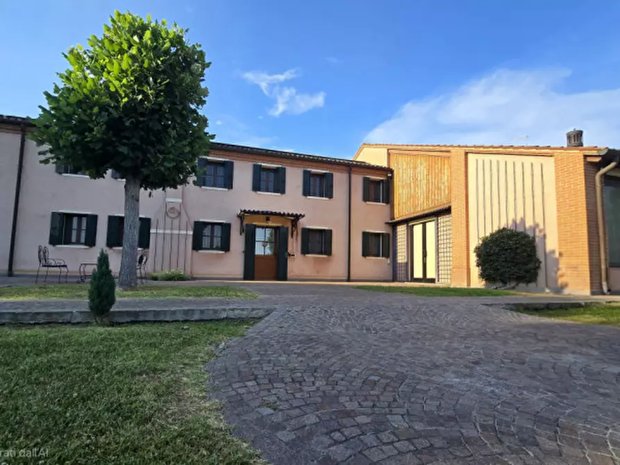 Immagine 1 di Villa in vendita  in Via Padana a Este