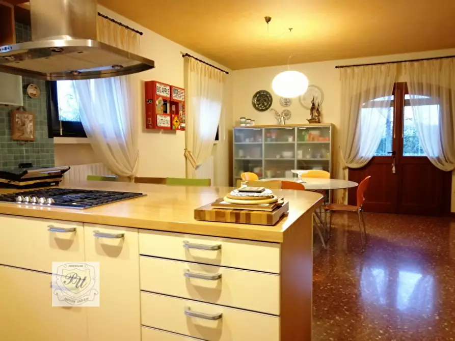 Immagine 33 di Villa in vendita  in Via Padana a Este