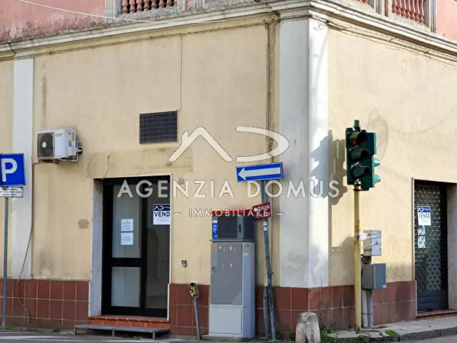 Immagine 2 di Negozio in vendita  in Via Principe di Napoli n.40 a Racale