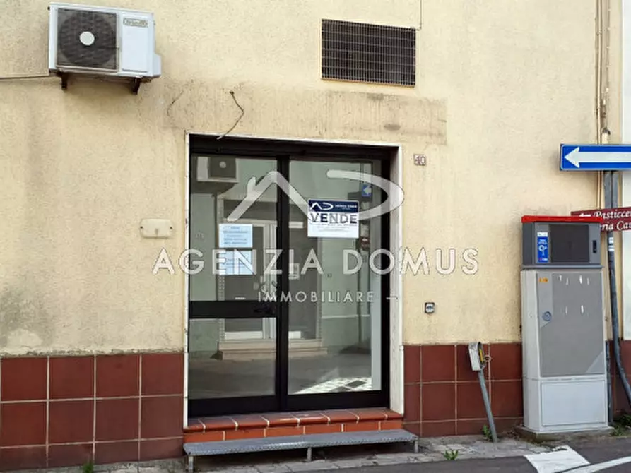 Immagine 3 di Negozio in vendita  in Via Principe di Napoli n.40 a Racale