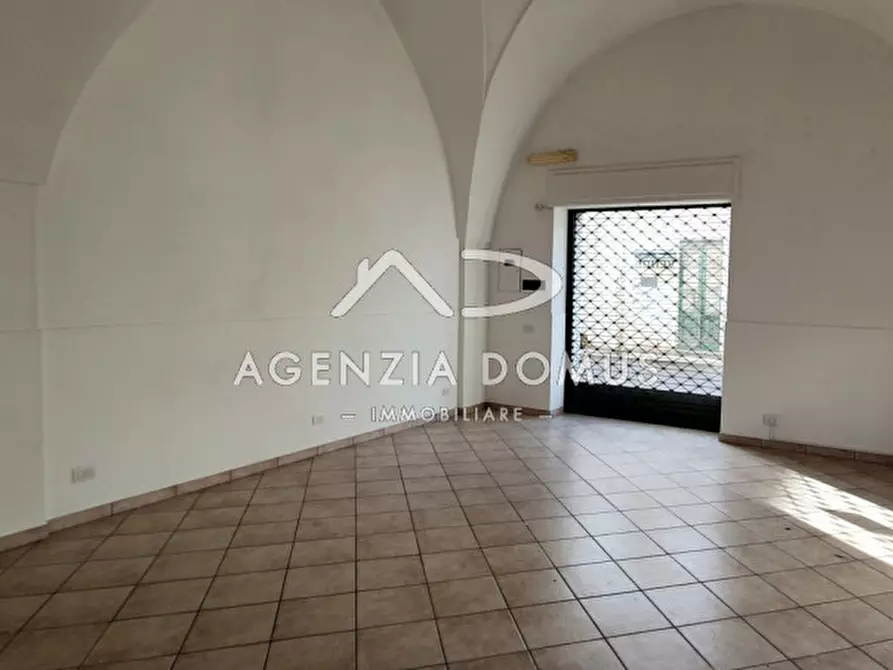 Immagine 8 di Negozio in vendita  in Via Principe di Napoli n.40 a Racale