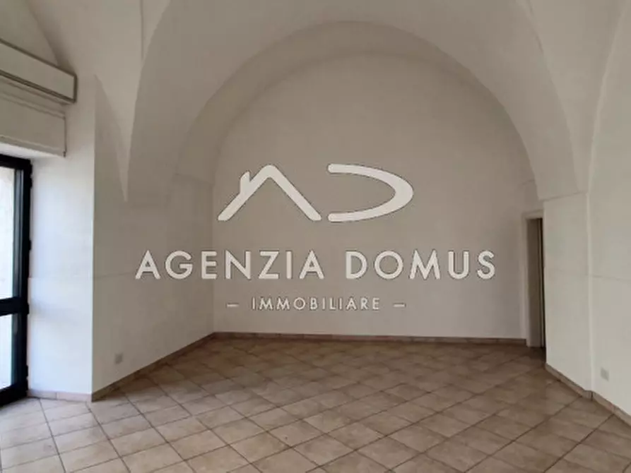 Immagine 9 di Negozio in vendita  in Via Principe di Napoli n.40 a Racale