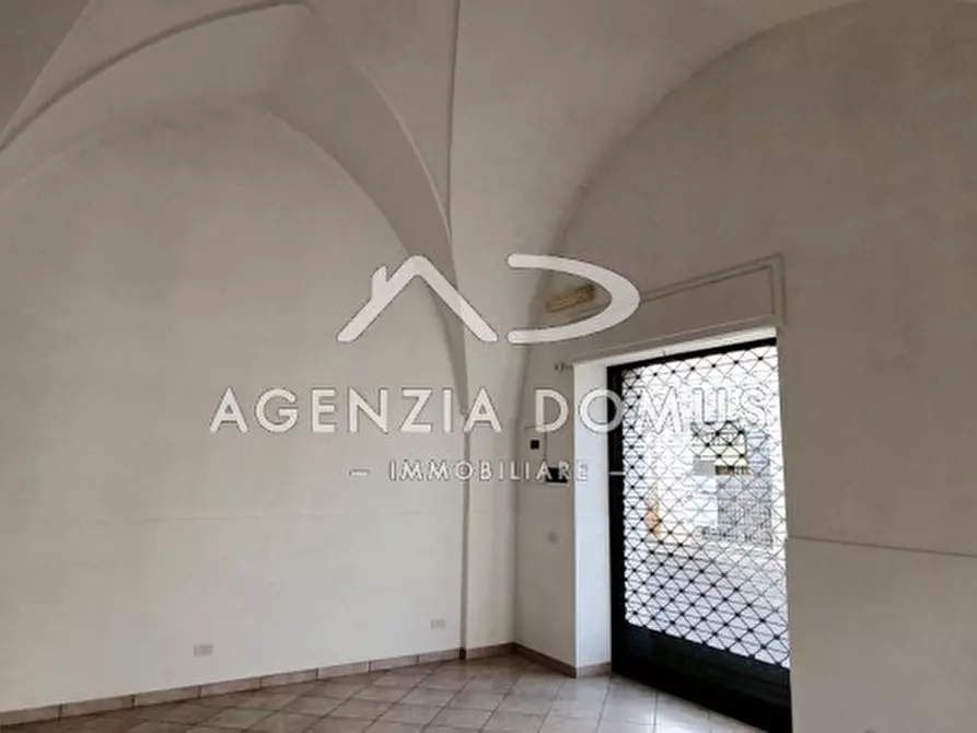 Immagine 13 di Negozio in vendita  in Via Principe di Napoli n.40 a Racale