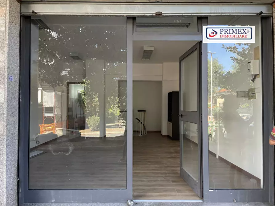 Immagine 2 di Negozio in affitto  in VIA CHERUBINO MALPELI a Roma