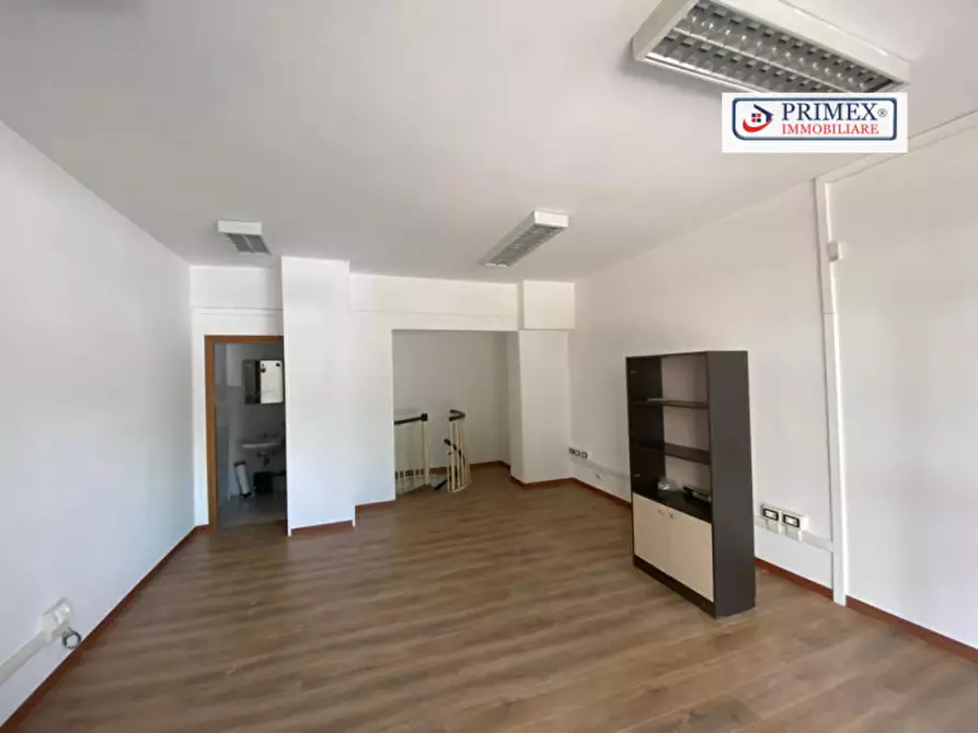 Immagine 3 di Negozio in affitto  in VIA CHERUBINO MALPELI a Roma