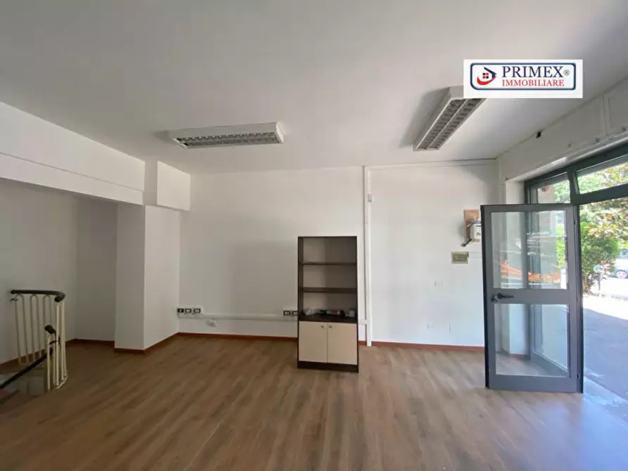 Immagine 4 di Negozio in affitto  in VIA CHERUBINO MALPELI a Roma