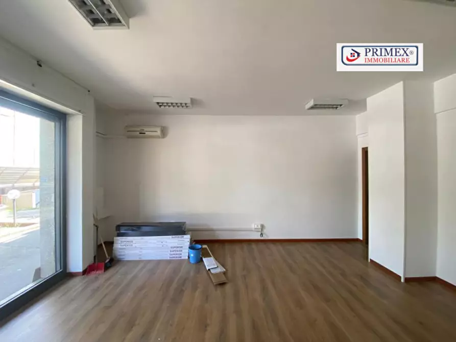 Immagine 6 di Negozio in affitto  in VIA CHERUBINO MALPELI a Roma