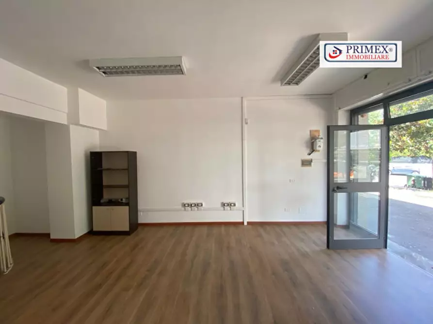 Immagine 13 di Negozio in affitto  in VIA CHERUBINO MALPELI a Roma