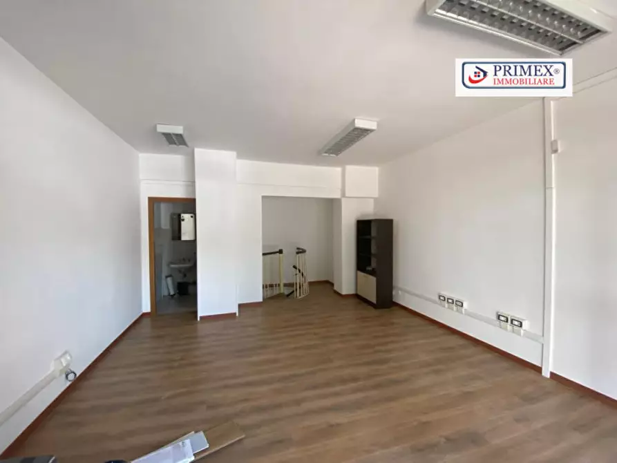 Immagine 15 di Negozio in affitto  in VIA CHERUBINO MALPELI a Roma