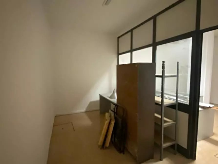 Immagine 28 di Negozio in affitto  in VIA CHERUBINO MALPELI a Roma