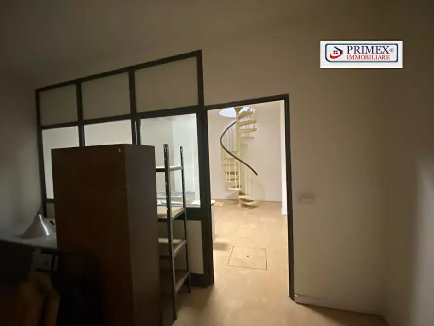 Immagine 29 di Negozio in affitto  in VIA CHERUBINO MALPELI a Roma