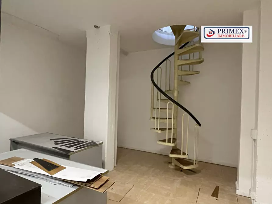 Immagine 37 di Negozio in affitto  in VIA CHERUBINO MALPELI a Roma