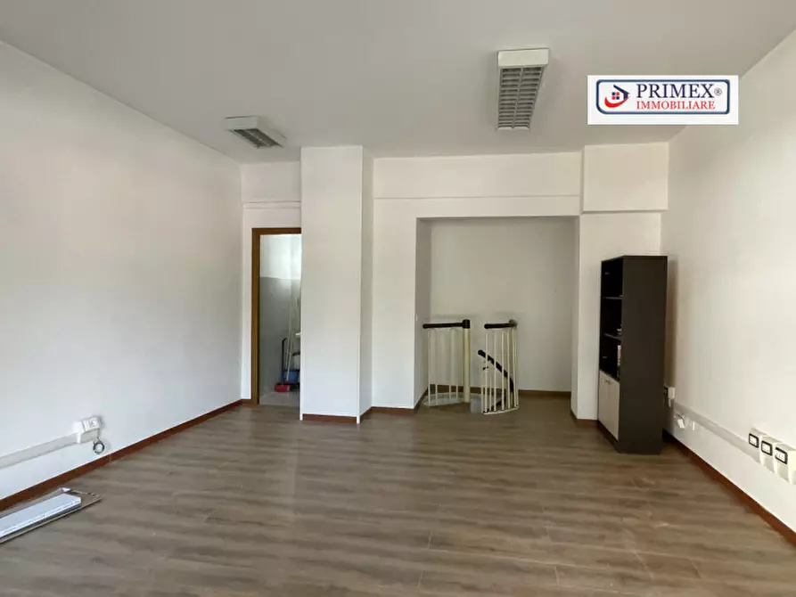 Immagine 39 di Negozio in affitto  in VIA CHERUBINO MALPELI a Roma