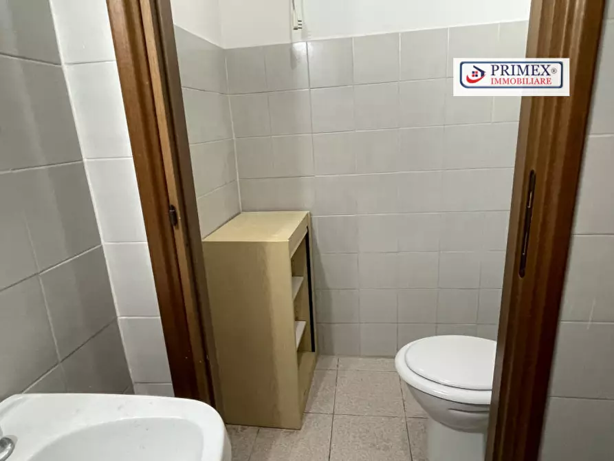 Immagine 42 di Negozio in affitto  in VIA CHERUBINO MALPELI a Roma