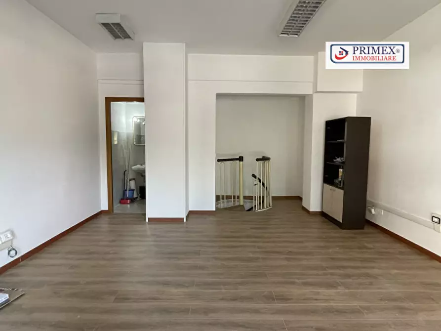 Immagine 43 di Negozio in affitto  in VIA CHERUBINO MALPELI a Roma