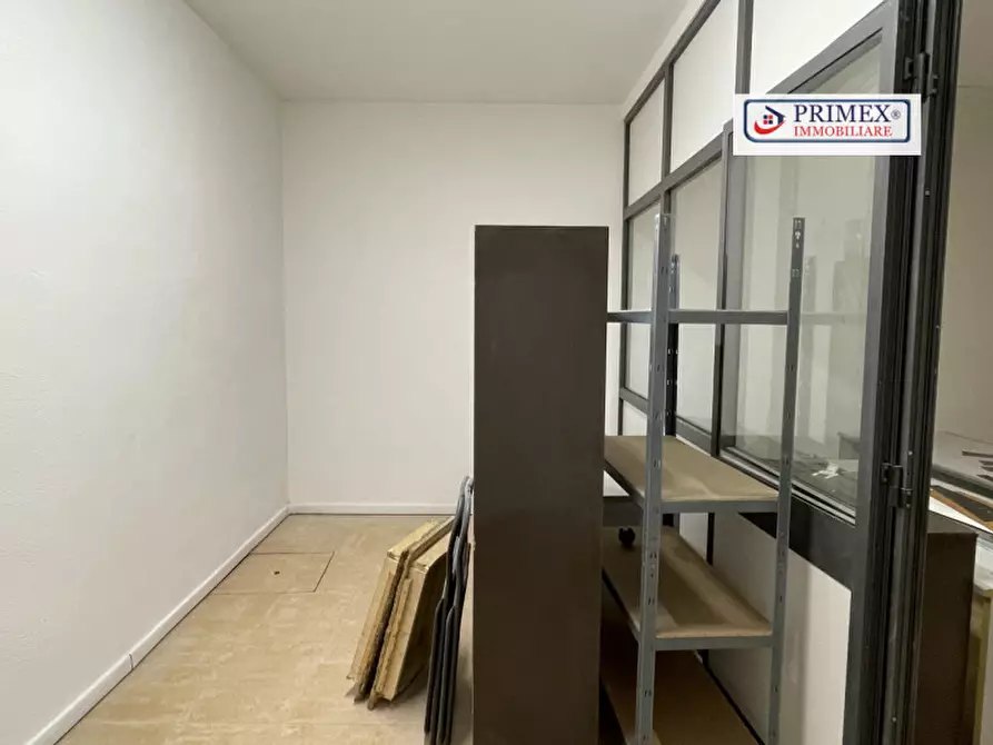 Immagine 45 di Negozio in affitto  in VIA CHERUBINO MALPELI a Roma