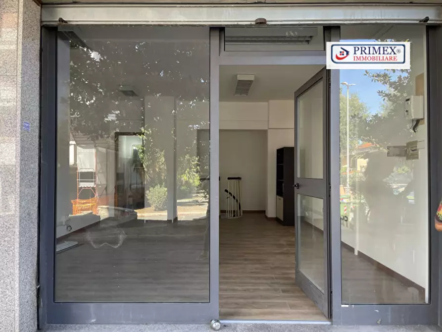 Immagine 46 di Negozio in affitto  in VIA CHERUBINO MALPELI a Roma