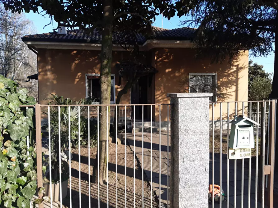 Immagine 1 di Casa indipendente in vendita  in VIA MONTENEVOSO a Nerviano