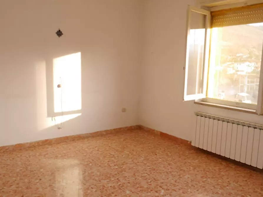 Immagine 13 di Appartamento in vendita  a Sassoferrato