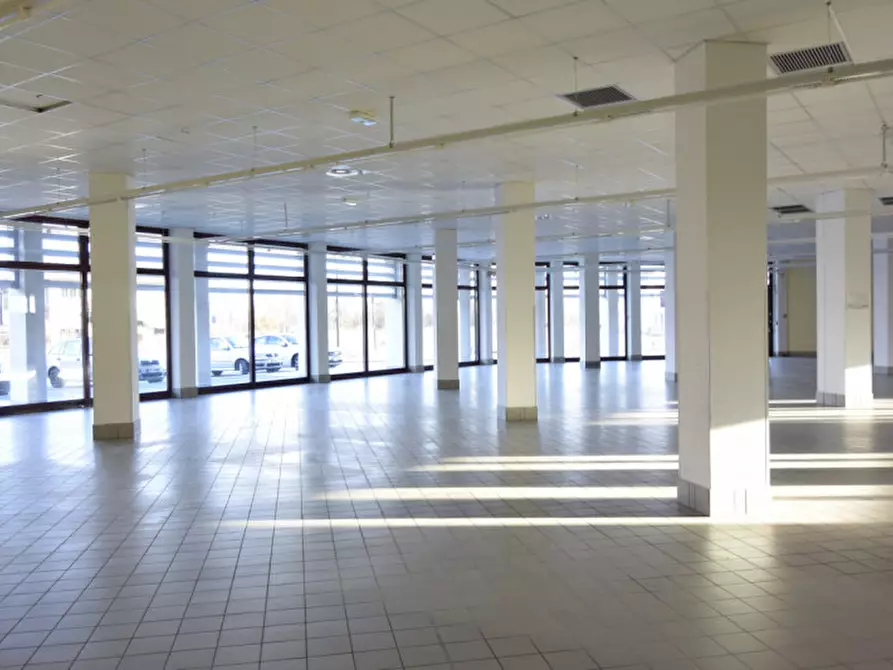 Immagine 5 di Negozio in affitto  in Via Gaidola a Fonte