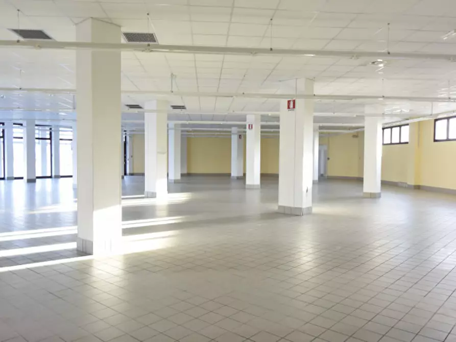 Immagine 6 di Negozio in affitto  in Via Gaidola a Fonte