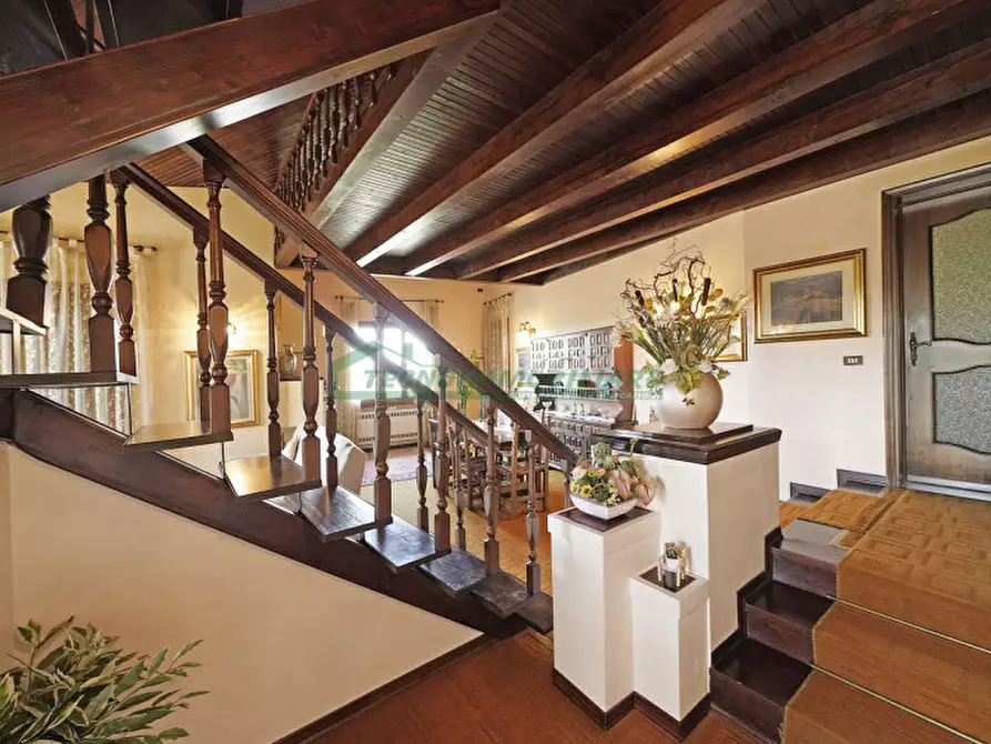 Immagine 4 di Villa in vendita  a Gavardo