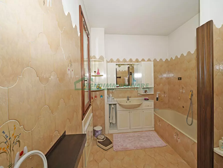 Immagine 10 di Villa in vendita  a Gavardo