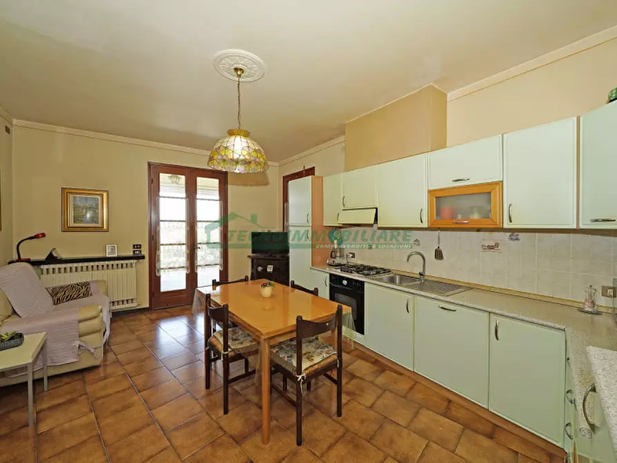 Immagine 13 di Villa in vendita  a Gavardo