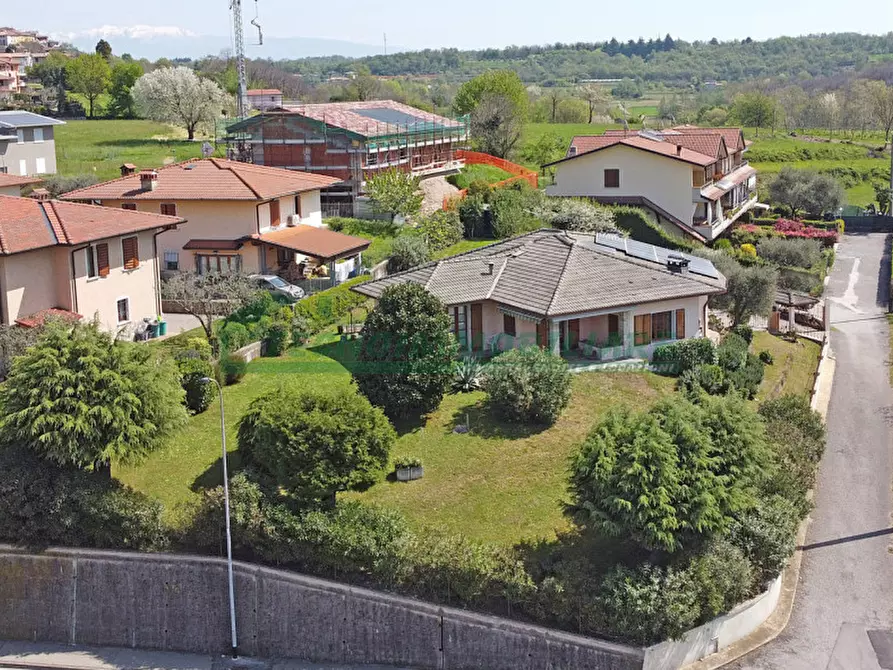 Immagine 17 di Villa in vendita  a Gavardo