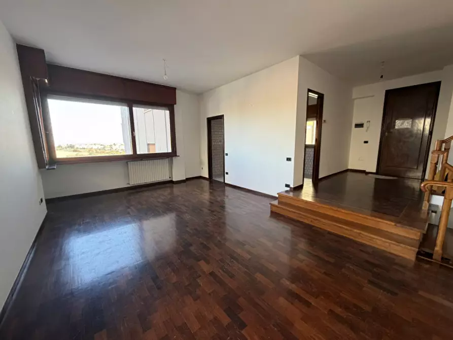 Immagine 2 di Villa in vendita  in Via Monte San Vicino a Ancona