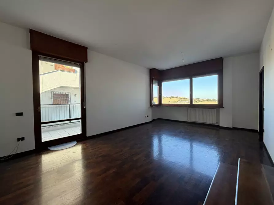 Immagine 5 di Villa in vendita  in Via Monte San Vicino a Ancona