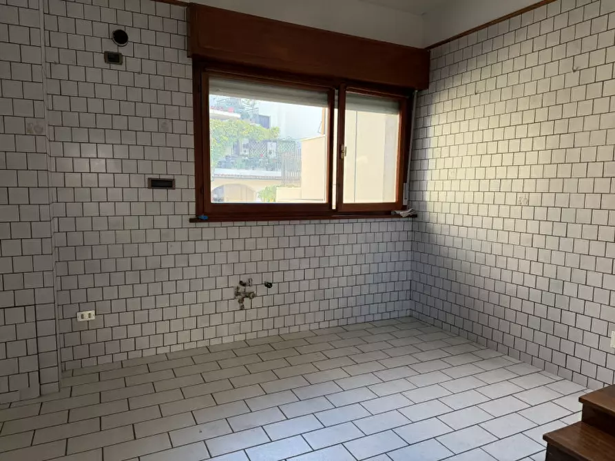 Immagine 10 di Villa in vendita  in Via Monte San Vicino a Ancona