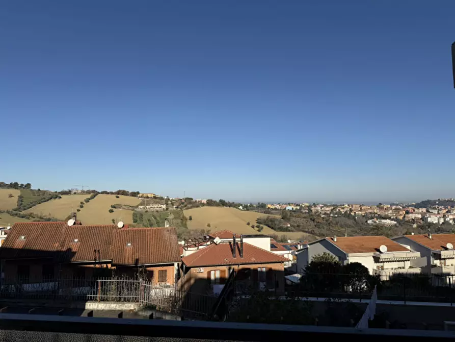 Immagine 12 di Villa in vendita  in Via Monte San Vicino a Ancona