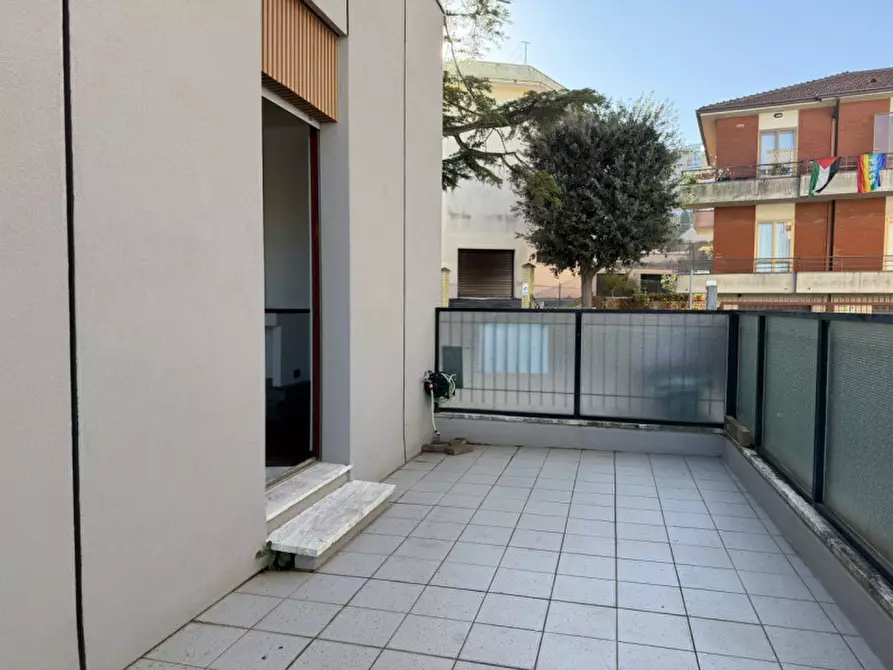 Immagine 13 di Villa in vendita  in Via Monte San Vicino a Ancona