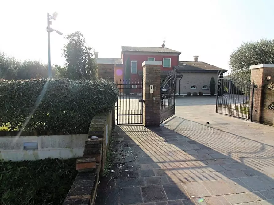 Immagine 51 di Villa in vendita  in via Pelosa a Veggiano