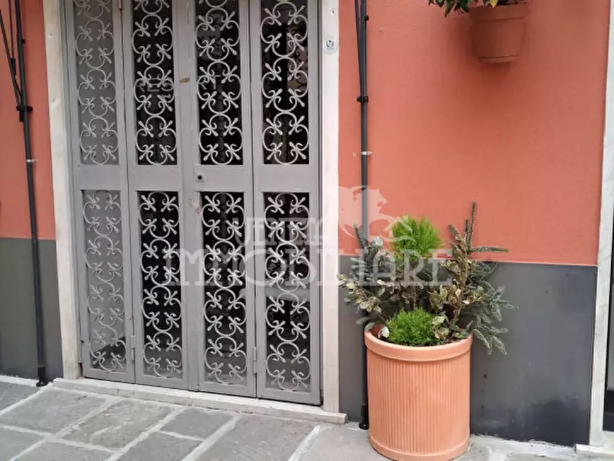 Immagine 3 di Attività commerciale in vendita  in VIA G. OBERDAN a Genova