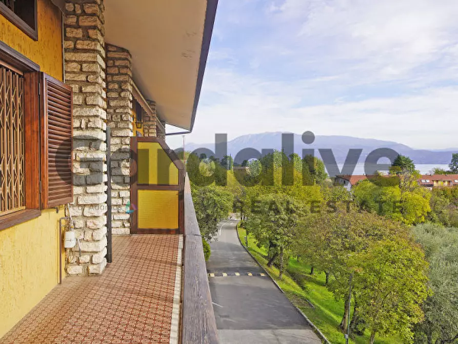 Immagine 2 di Appartamento in vendita  in Viale Catullo a Manerba Del Garda