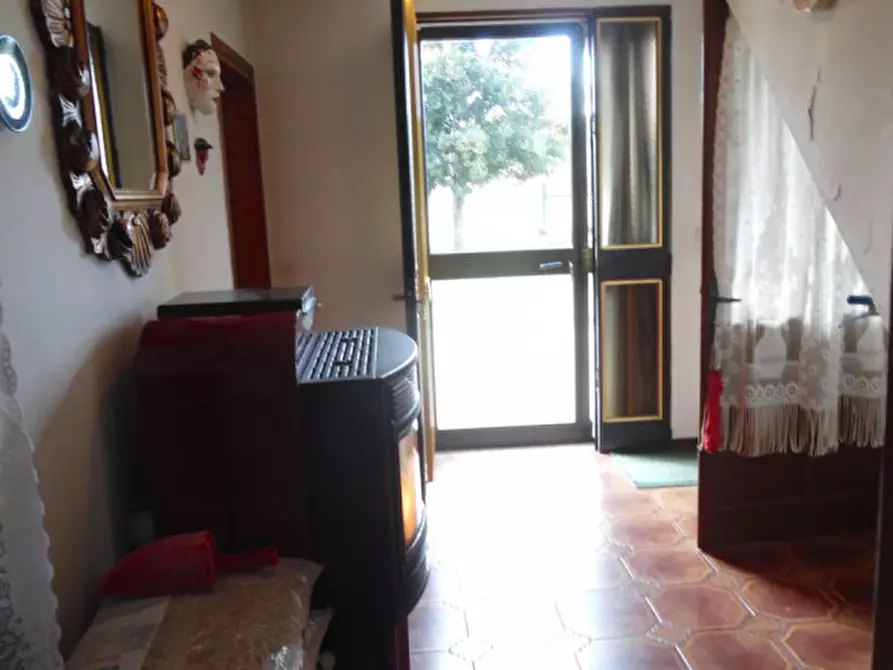 Immagine 1 di Casa indipendente in vendita  a Campolongo Maggiore