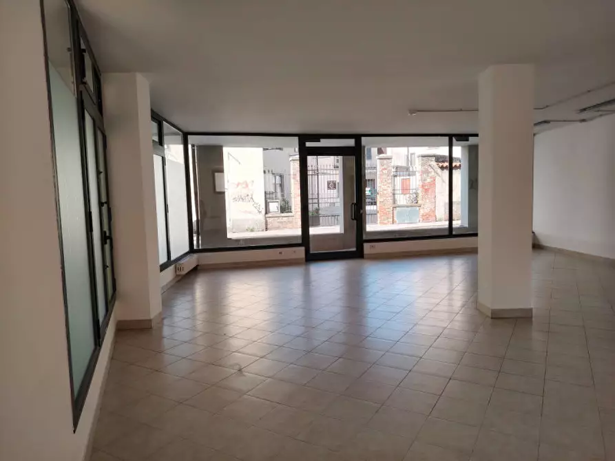 Immagine 2 di Laboratorio in affitto  a Thiene