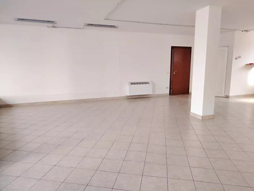 Immagine 5 di Laboratorio in affitto  a Thiene