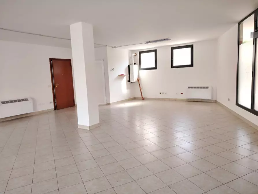 Immagine 6 di Laboratorio in affitto  a Thiene