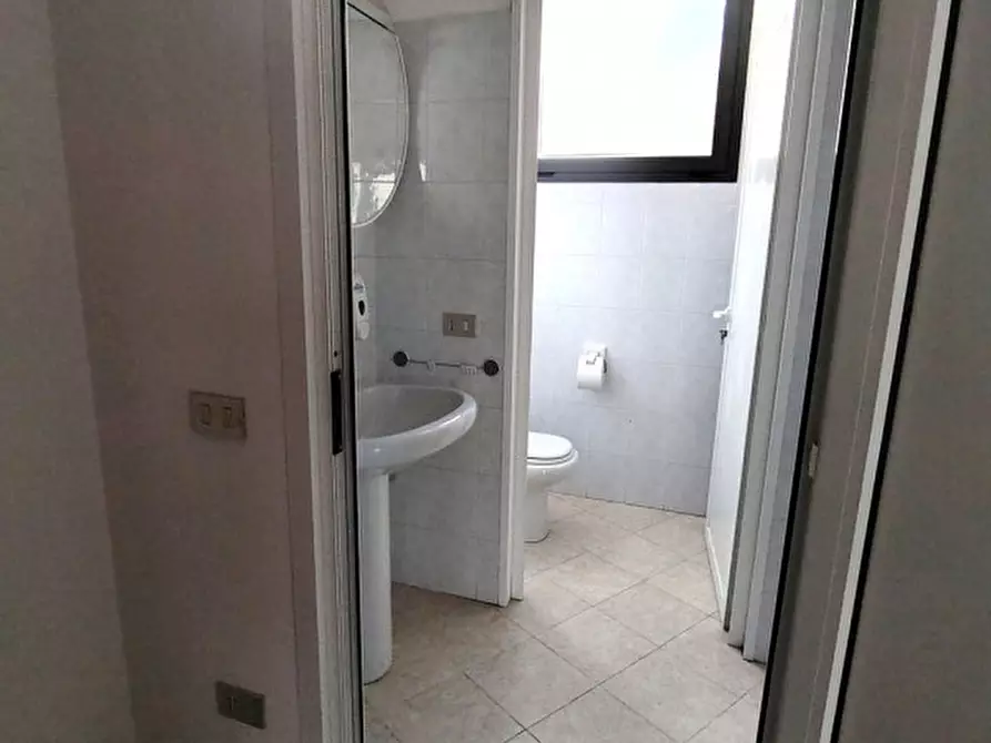 Immagine 7 di Laboratorio in affitto  a Thiene