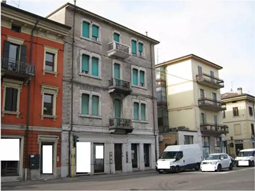 Immagine 1 di Appartamento in vendita  in via tombetta n. 88 a Verona